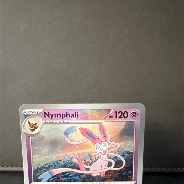 Nymphali 040/131 (Pokéball)